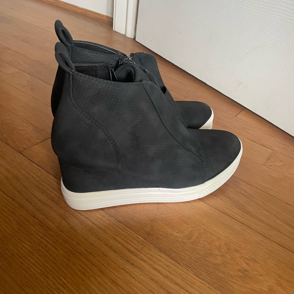 Women’s black platform type shoes